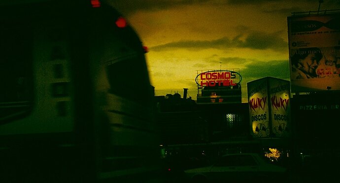 Happy.Together.1997.1080p.BluRay.x264.DTS-WiKi.mkv_snapshot_00.13.05_2020.12.09_19.54.01